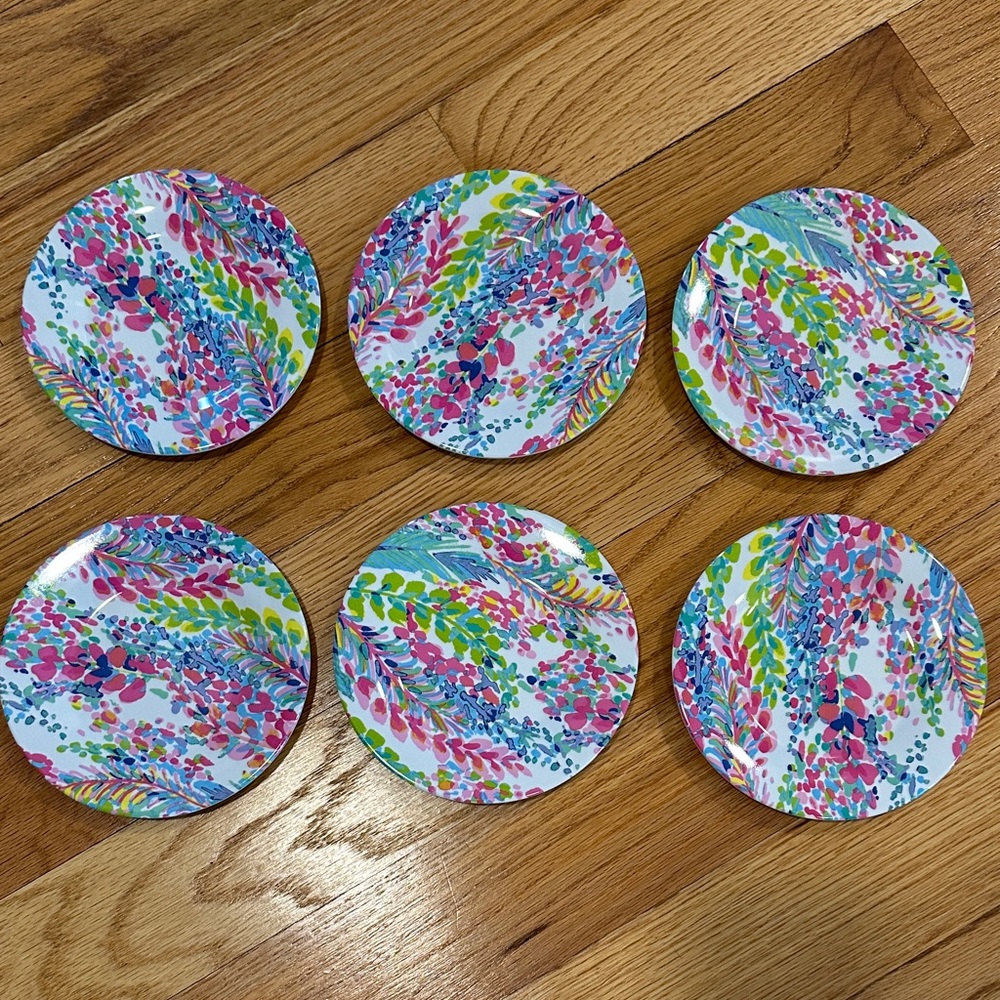 NEW Lilly Pulitzer Acrylic Plates, set of 6 - Picture 2 of 4